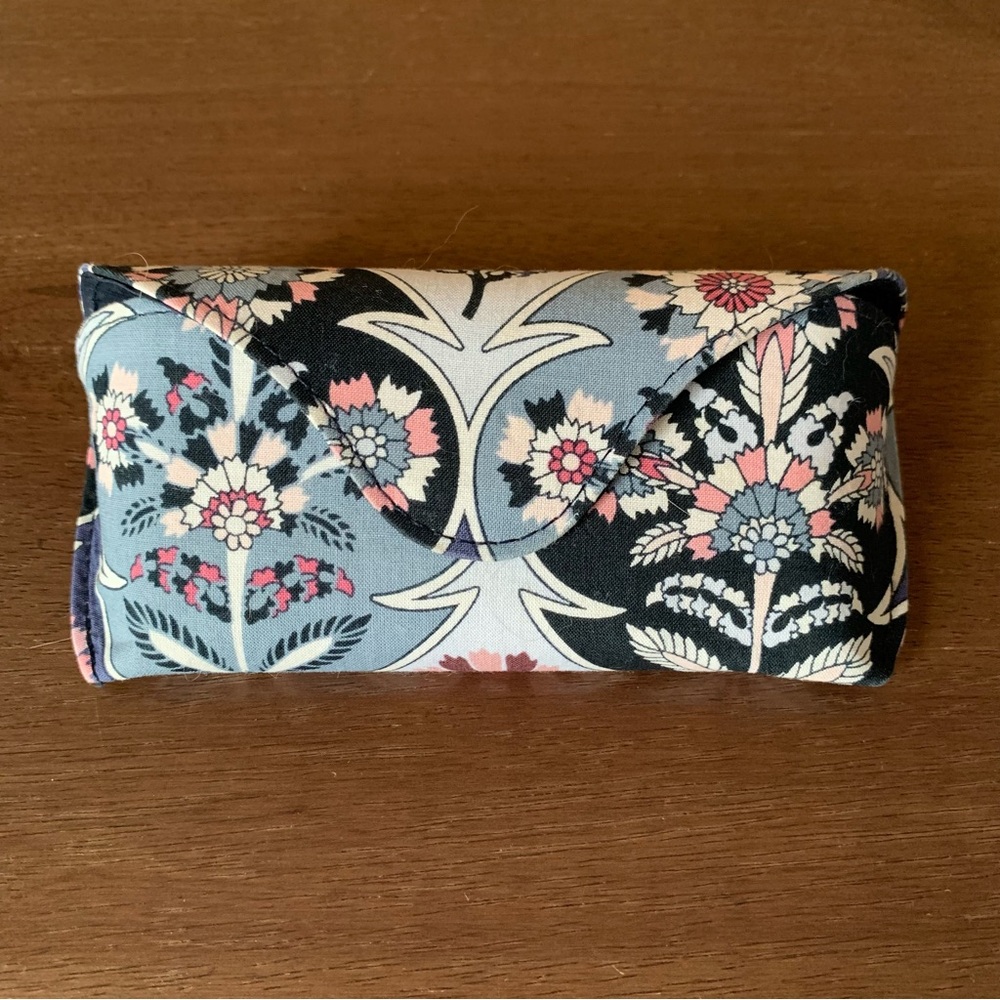 Vera Bradley floral Eyeglass Sunglasses Hard Magnetic Case - Picture 2 of 5